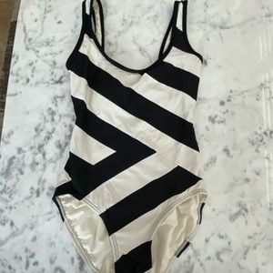 DKNY one piece swimsuit with removable padding